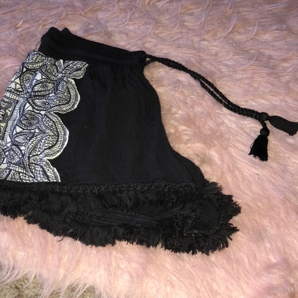 Mossimo Patterned Shorts - Picture 2 of 5